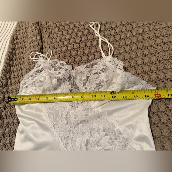 Vtg Val Mode 2 Pc Peignoir Set White Asymmetrical Lace+Luxuriously Sheer Robe - Picture 12 of 16